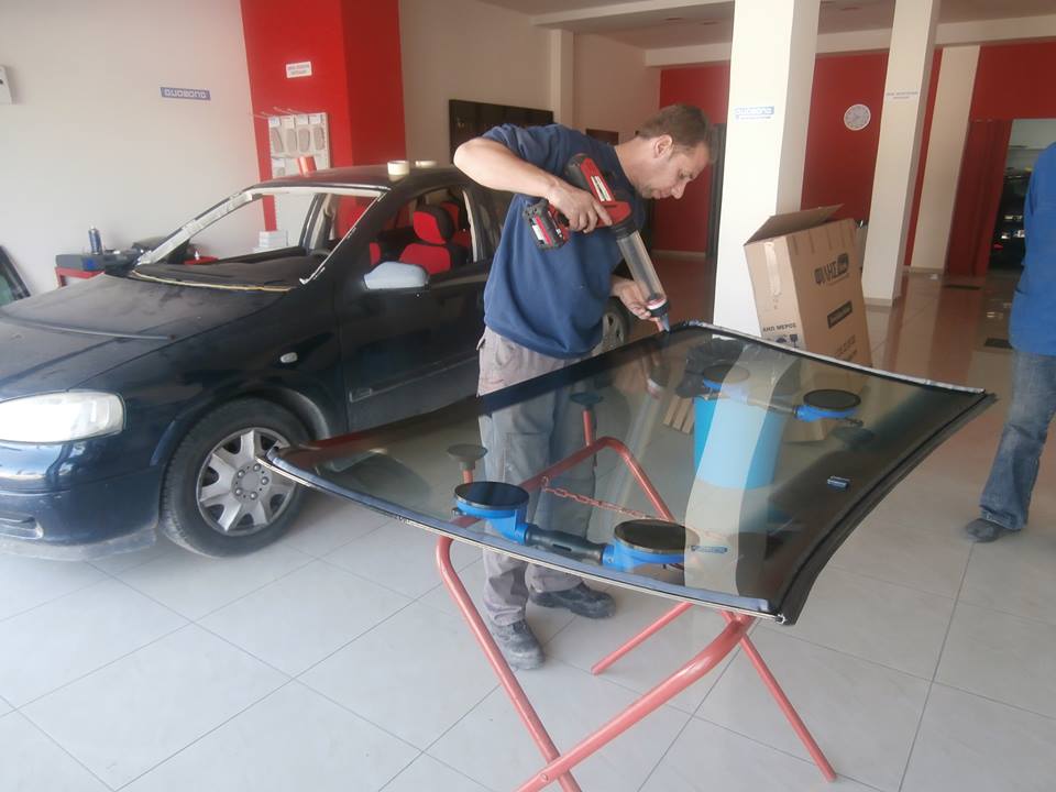 Επισκευές / Αντικατάσταση κρυστάλλων αυτοκινήτου - Λάρισα - Φίλης Glass - Βανακάρας Ηλίας 