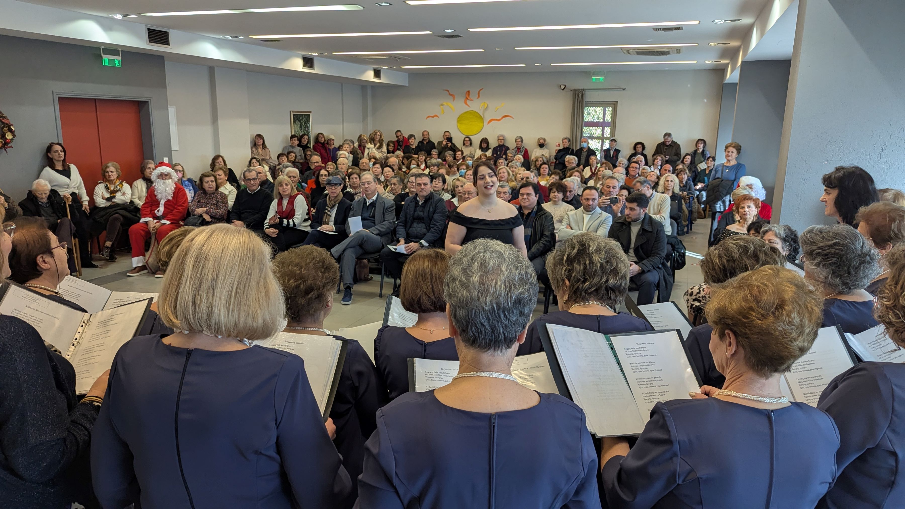 Με μεγάλη συμμετοχή η Χριστουγεννιάτικη Εκδήλωση των ΚΑΠΗ του Δήμου Λαρισαίων 