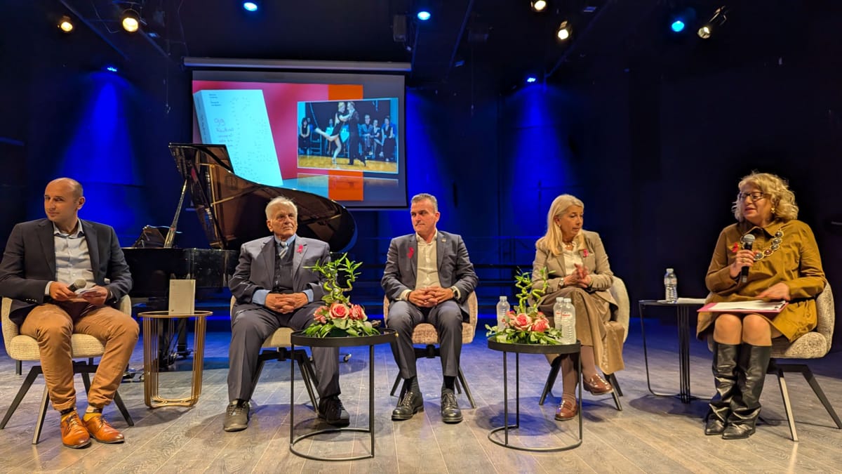 Συγκίνηση και χαμόγελα στο κατάμεστο ΔΩΛ για τις Αληθινές Ιστορίες -  Παρουσιάστηκε το βιβλίο του Κώστα Γκιάστα