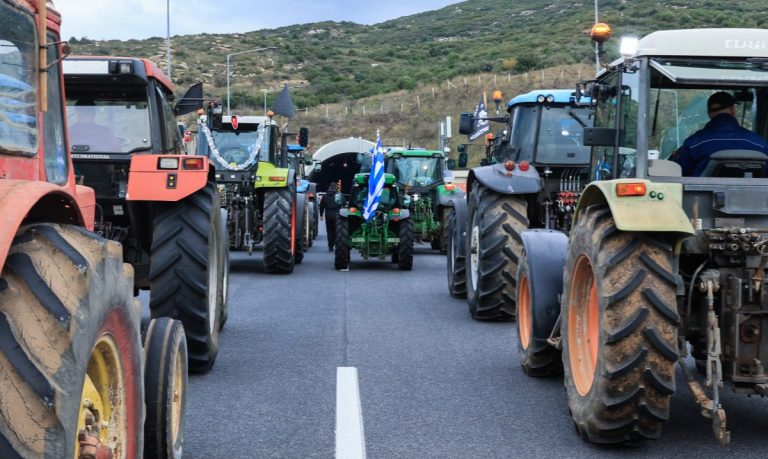 Αγροτικά μπλόκα: Τα σχέδια ενόψει της Πρωτοχρονιάς – Κινητοποιήσεις και συσκέψεις σε όλη τη χώρα, «βαρόμετρο» η Νίκαια