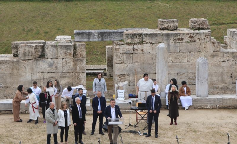 Συγκινητική πρεμιέρα για το 1ο Μαθητικό Φεστιβάλ Αρχαίου Θεάτρου «Εφήβων Δρώμενα» στη Λάρισα