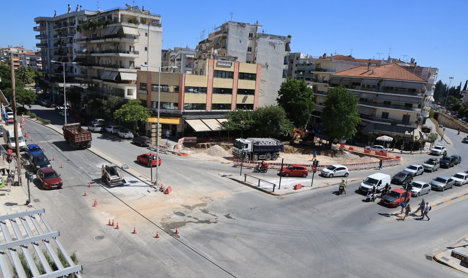 Δήμος Λαρισαίων: Σε εξέλιξη τα έργα στη συμβολή των οδών Παναγούλη-Ηρ.Πολυτεχνείου-Φαρσάλων - Εντός των χρονοδιαγραμμάτων οι εργασίες