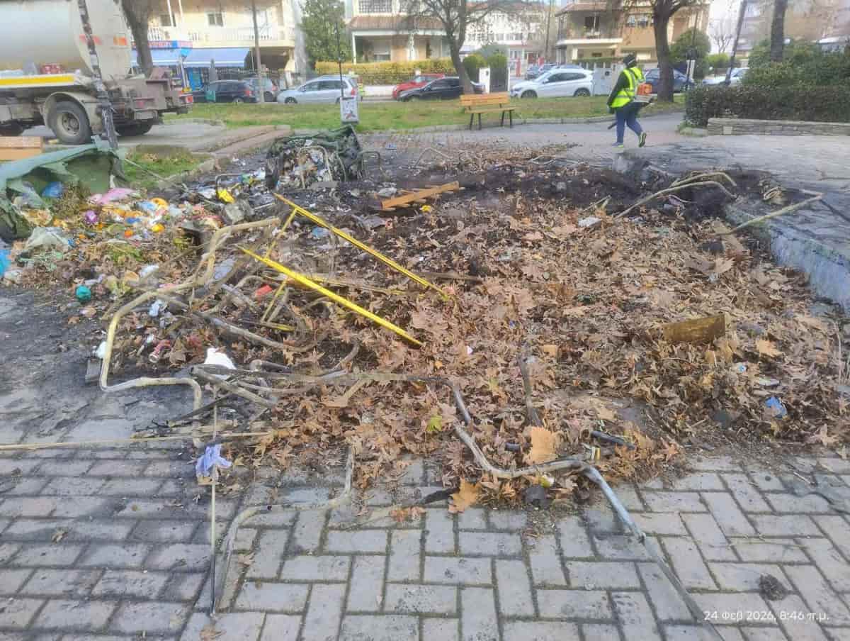 Καταστροφές στην πλατεία Ζιαζιά της Χαραυγής - Άμεση η αποκατάσταση από τον Δήμο Λαρισαίων