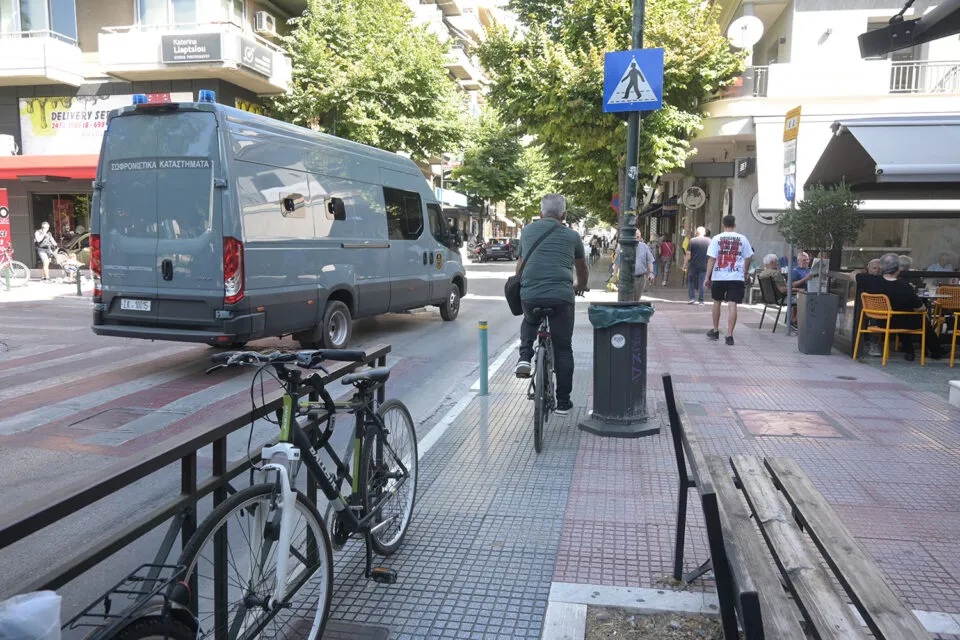 Ποδηλατόδρομος… μπέρδεμα στη Λάρισα