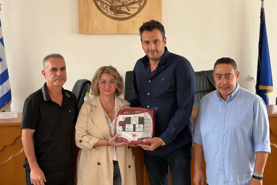 Δέκα απινιδωτές σε όλο τον Δήμο Τυρνάβου με πρωτοβουλία της δημοτικής αρχής